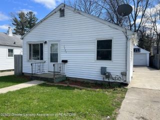 Foreclosed Home - 1321 W MOUNT HOPE AVE, 48910