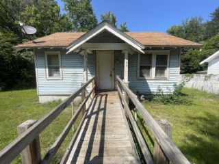 Foreclosed Home - 104 ROOSEVELT AVE W, 49037