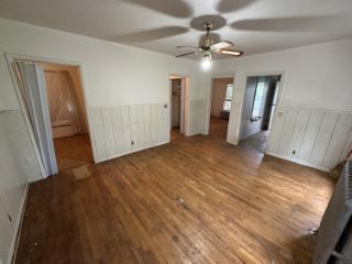 Foreclosed Home - 1016 BROAD ST, 49085