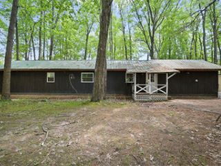 Foreclosed Home - 306 WOOD HILLS DR, 49237