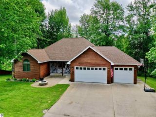 Foreclosed Home - 600 WHITE PINE DR, 49601