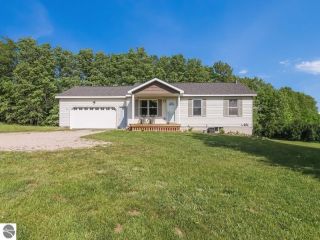 Foreclosed Home - 1351 S WINDS CT, 49649