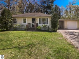 Foreclosed Home - 519 TERRACE DR, 49686