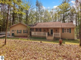 Foreclosed Home - 9 ISLAND VIEW DR, 49696