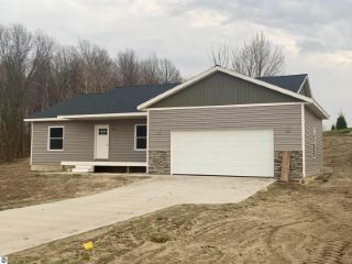 Foreclosed Home - 1413 UMBER DR, 49696