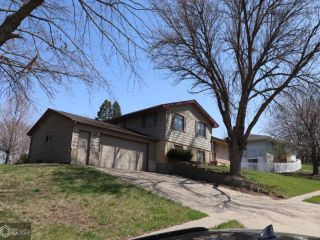Foreclosed Home - 906 E 17TH ST, 50022