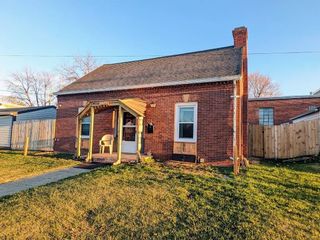 Foreclosed Home - 305 DAVENPORT ST, 50025