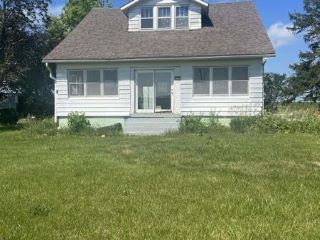 Foreclosed Home - 4162 70TH ST, 50112