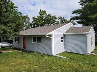 Foreclosed Home - 1402 E MARION ST, 50138