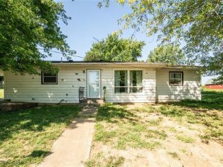 Foreclosed Home - 405 MAPLE ST, 50153