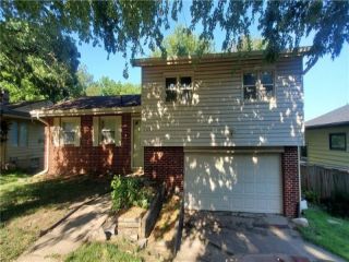 Foreclosed Home - 3923 OAKSHIRE RD, 50310