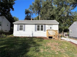 Foreclosed Home - 2600 56TH ST, 50310