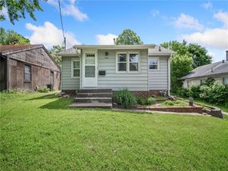 Foreclosed Home - 2717 CORNELL ST, 50313
