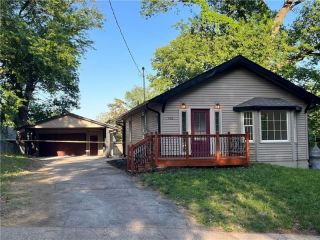 Foreclosed Home - 4115 8TH PL, 50313
