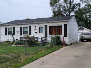 Foreclosed Home - 2904 E 36TH ST, 50317