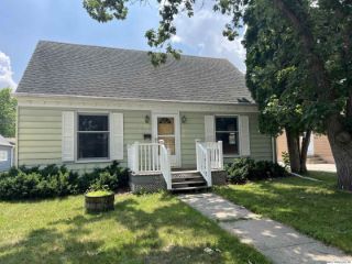 Foreclosed Home - 815 17TH ST NE, 50401