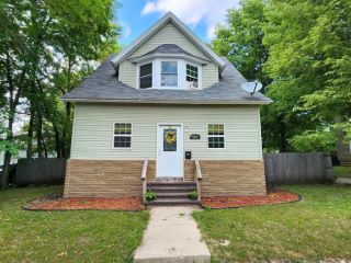 Foreclosed Home - 320 1ST ST NW, 50401
