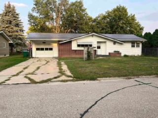 Foreclosed Home - 108 14TH AVE NE, 50644