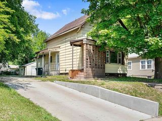 Foreclosed Home - 700 W 11TH ST, 50702