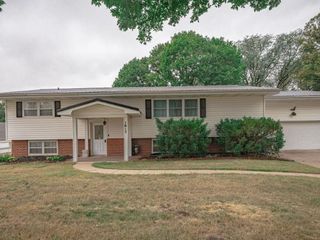 Foreclosed Home - 1017 FALCON DR, 51023