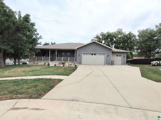 Foreclosed Home - 100 W CREEK DR, 51030