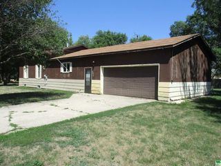 Foreclosed Home - 105 W 3RD AVE, 51049