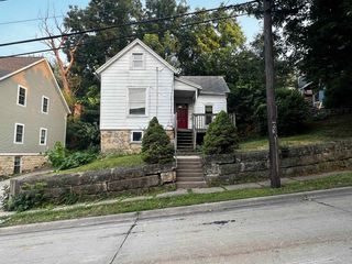Foreclosed Home - 642 ARLINGTON ST, 52001