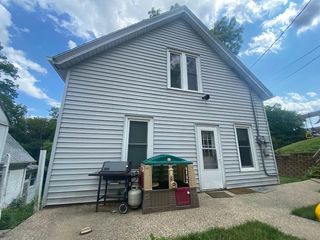 Foreclosed Home - 579 W 3RD ST, 52001