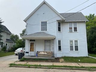 Foreclosed Home - 451 W 16TH ST, 52001
