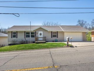 Foreclosed Home - 251 JULIEN DUBUQUE DR, 52003