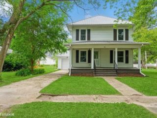 Foreclosed Home - 115 S MAIN ST, 52038