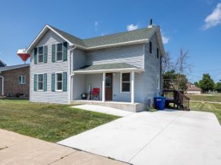 Foreclosed Home - 307 1ST AVE E, 52046