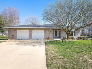 Foreclosed Home - 709 TANGLEWOOD DR, 52057