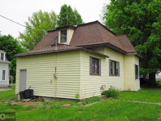 Foreclosed Home - 704 CLAY ST, 52211