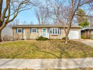 Foreclosed Home - 3304 SHAMROCK DR, 52245