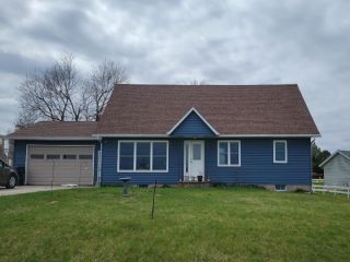 Foreclosed Home - 4985 COSGROVE RD SW, 52247
