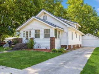 Foreclosed Home - 703 W WASHINGTON ST, 52301