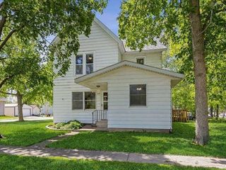 Foreclosed Home - 379 MILWAUKEE ST, 52325