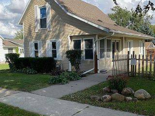 Foreclosed Home - 204 N CENTER ST, 52342