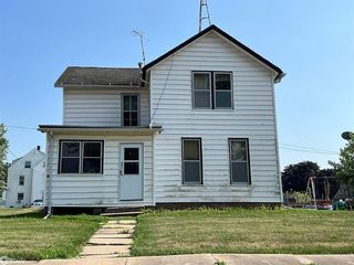 Foreclosed Home - 807 4TH ST, 52347