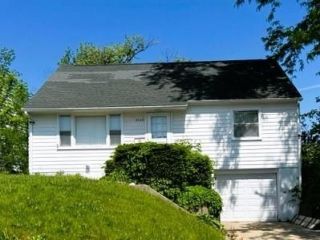 Foreclosed Home - 2040 A AVE NE, 52402