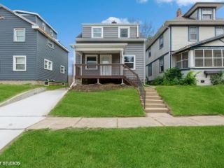 Foreclosed Home - 424 18TH ST NE, 52402