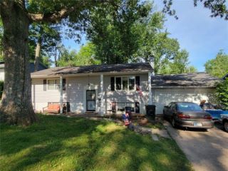 Foreclosed Home - 3641 TERRACE HILL DR NE, 52402