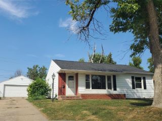 Foreclosed Home - 1248 29TH ST NE, 52402