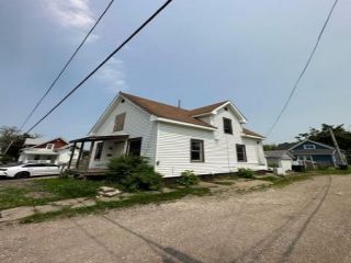 Foreclosed Home - 1313 M ST SW, 52404