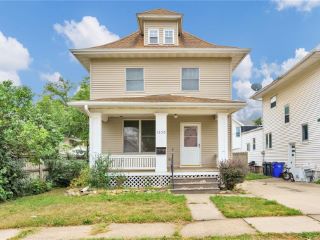 Foreclosed Home - 1153 C AVE NW, 52405