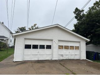 Foreclosed Home - 906 E AVE NW, 52405