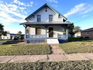 Foreclosed Home - 704 W WALNUT ST, 52537