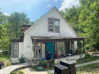 Foreclosed Home - 105 N 3RD ST, 52574