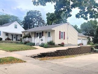 Foreclosed Home - 111 ROSENBERGER AVE, 52577
